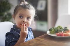 Eating-vegetables-by-child-make-them-healthier-475105250_5000x3333 Eating-vegetables-by-child-make-them-healthier-475105250_5000x3333
