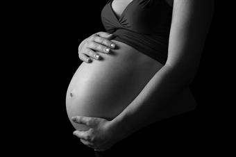 Pregnant-woman-black-and-white-121903265_3600x2400